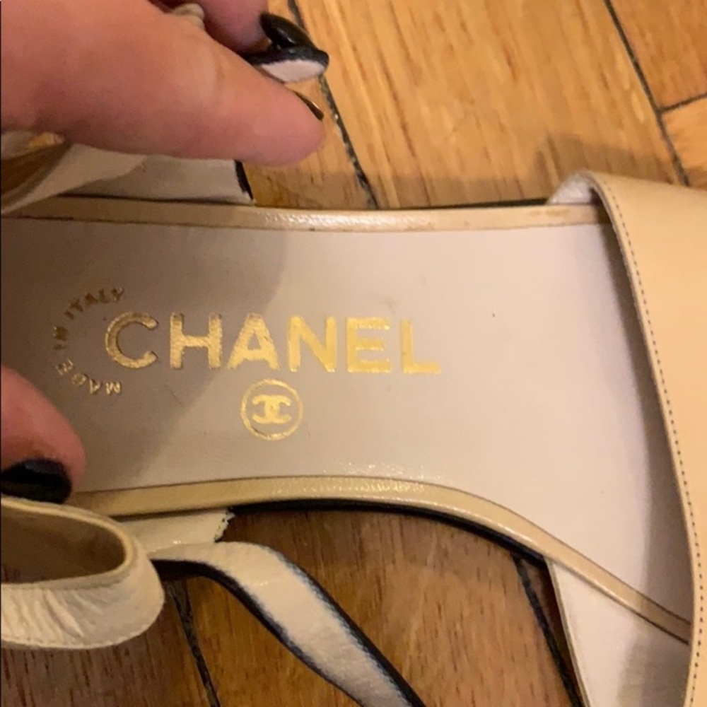 Vintage Chanel Sandal in brand new condition - Picture 2 of 3